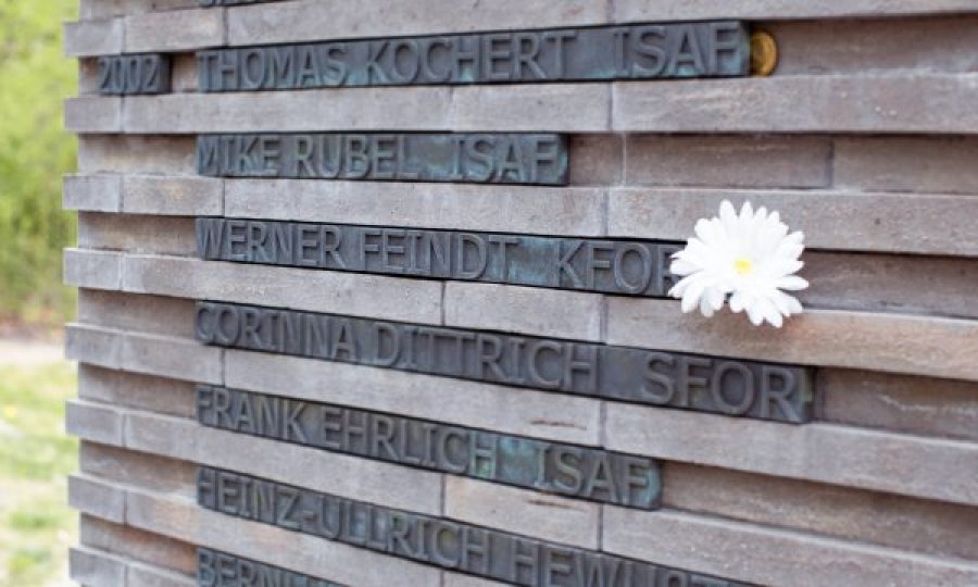 Gjermania kujton rreshterin Werner Feindt që vdiq në Kosovë 20 vjet më parë