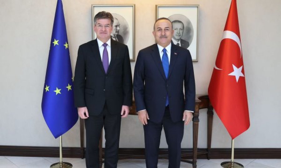 Lajcakun e pret në takim ministri turk Cavusoglu, flasin për dialogun Kosovë-Serbi
