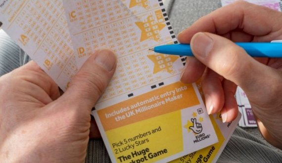 Fitohet tiketa e lotarisë me shumën më të lartë të parave në Britani të Madhe