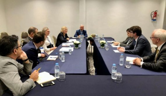 Kosova nënshkruan marrëveshje mbi 6 milionë euroshe me BERZH’in për Energji Efiçiente për Prizrenin