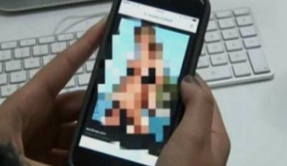 Burri në Fushë Kosovë u dërgon familjarëve foto intime të gruas: Kjo dhe motrat e saj shiten për para