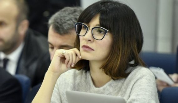 Deputetja boshnjake për mosvotimin e rezolutës në Kuvendin e Shqipërisë: Turp për ju deputetë