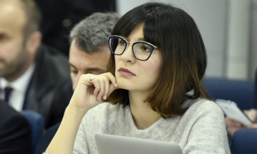 Deputetja boshnjake për mosvotimin e rezolutës në Kuvendin e Shqipërisë: Turp për ju deputetë