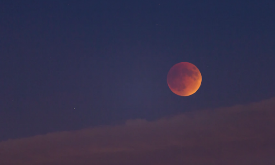 Eklipsi, në cilat vende do të shihet “hëna e përgjakur”