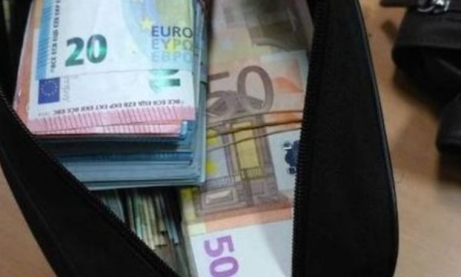 Gjen çantën me 14 mijë euro, e dorëzon në polici