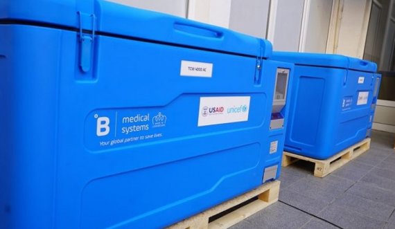 USAID-i dhuron 270 frigoriferë dhe ngrirës për ruajtën dhe transportin e sigurt të vaksinave