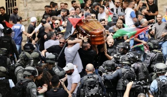 Gazetarja e vrarë e Al Jazeeras varroset në Jerusalem