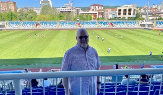 Ambasadori amerikan shkon në “Fadil Vokrri”