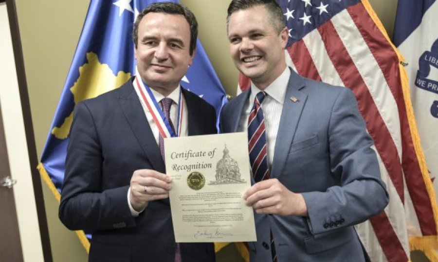 Kryeministri Kurti dekorohet nga Senati i Iowa-s me medalje