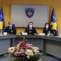 Bislimi sot në karrigen e Kryeministrit, e drejton mbledhjen e qeverisë në mungesë të Kurtit