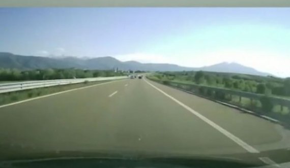 Tejkalim i rrezikshëm në shiritin emergjent