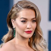 Rita Ora duket e mahnitshme, merr vëmendje me pozat atraktive