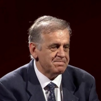 Spahiu duke kërkuar një skandal me simbole e bën një gafë