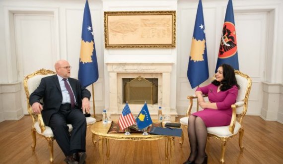 Presidentja Osmani takoi ambasadorët dhe të ngarkuarit me punë të shteteve të Quintit