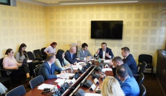 Mosmarrëveshjet e para në Komisionin Hetimor për Energji, përplasen pozitë e opozitë në mbledhjen konstituive