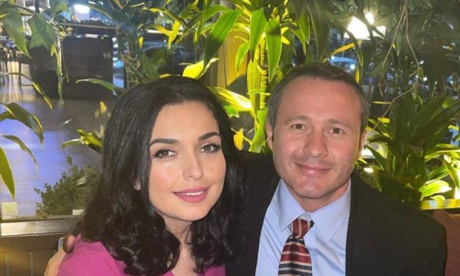Presidentja i duket si Mbretëreshë, kështu e uroi bashkëshorti shefen