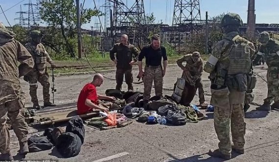 Trupat ruse i “rrëmbejnë”, rreth 1 mijë ushtarë ukrainas dorëzohen