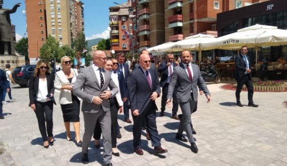 Ambasadori Hovenier shkruan për udhëtimin në Mitrovicë, e quan produktiv
