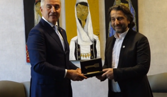 Rama i dhuron “Çelësin e Qytetit” Gjukanoviqit