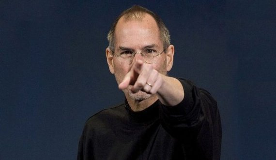 Steve Jobs gjatë pushimeve ‘bombardonte’ 