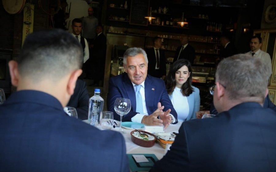 Bislimi i shtron drekë Gjukanoviqit
