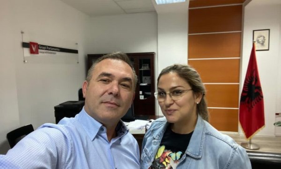 Bashkëshortja e Rexhep Selimit reagon pas dënimit të Gucatit e Haradinajt nga Specialja