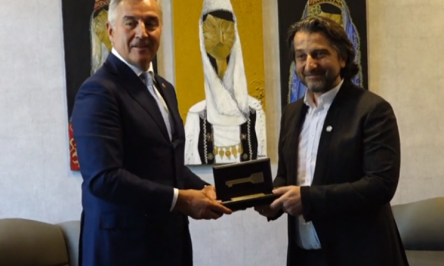 Rama i dhuron “Çelësin e Qytetit” Gjukanoviqit