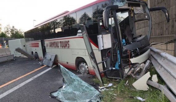 Mediat austriake shkruajnë për aksidentit e autobusit shqiptar: Vullnetarë të shumtë për të ndihmuar”