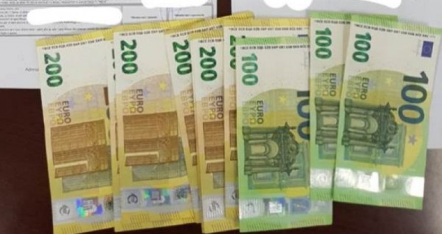 13 vjeçari gjen afër 15 mijë euro, i shpenzon me shokët