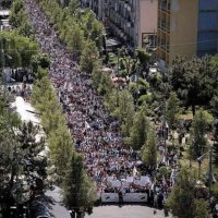 Dikur njerëzit në masë i mblidhte Kurti sot Rrahman Jashari po e nxin sheshin kundër tij