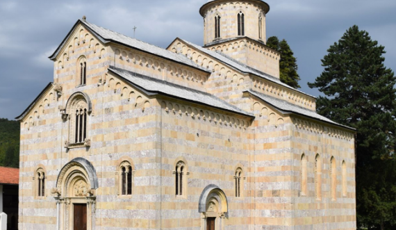Manastiri i Deçanit i del ‘dardhë me bisht’ Kosovës