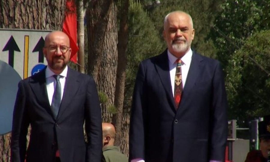 Presidenti i Këshillit Evropian Charles Michel mbërrin në Tiranë, pritet nga kryeministri Rama