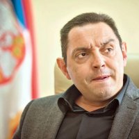 Vulin e akuzon Perëndimin se po e kërcënon Serbinë me bomba