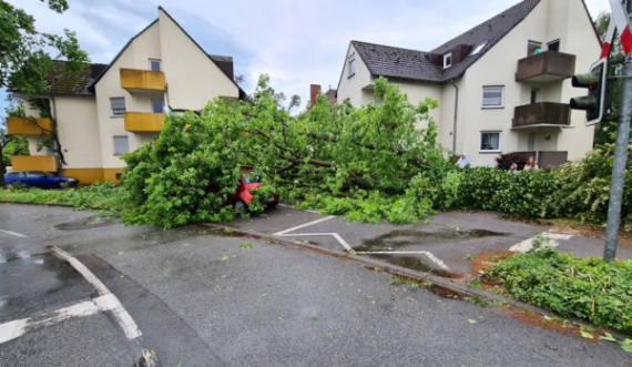 Mbi 40 të plagosur si pasojë e tornadove në Gjermani