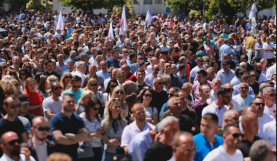 Protesta e djeshme e punëtorëve të shtetit përmes fotove, ky ishte paralajmërimi i tyre