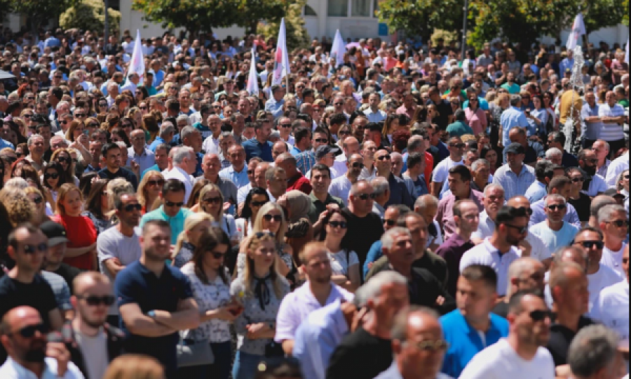 Protesta e djeshme e punëtorëve të shtetit përmes fotove, ky ishte paralajmërimi i tyre