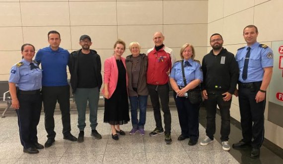 Arrijnë edhe dy gazetarë ukrainas në Kosovë
