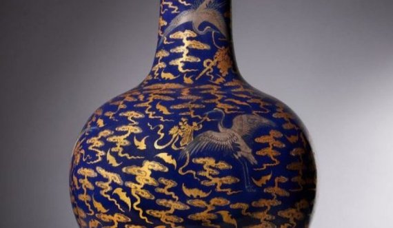 Vazoja e perandorit shitet për 1.8 milion dollarë