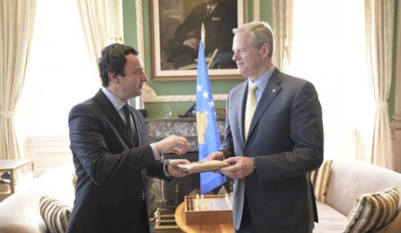 Kurti pritet nga guvernatori i Massachusetts