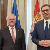 Vuçiq dhe Hill pajtohen që përpjekjet të përqendrohen në dialogun Kosovë-Serbi
