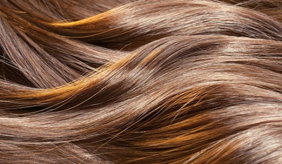 Këto janë disa metoda natyrale si të zhdukni zbokthin nga flokët tuaj!