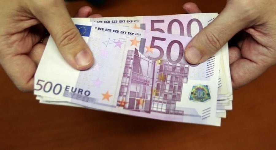 Pagoi 2 euro për kafen, thërret policinë dhe lokali gjobitet me 1000 euro, bëhet virale