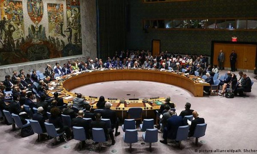 “Kurrë s’kam pasur kaq turp nga vendi im”, dorëhiqet këshilltari rus në Kombet e Bashkuara
