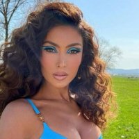 Nora Istrefi zbulon dekolten e hapur, duket mahntëse
