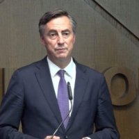 A e njeh Berishën si kryetar të PD-së? Ja si përgjigjet zyrtari i Parlamentit Europian