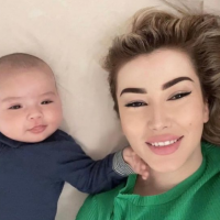 Selvija publikon foton me të ëmbël me djalin e saj
