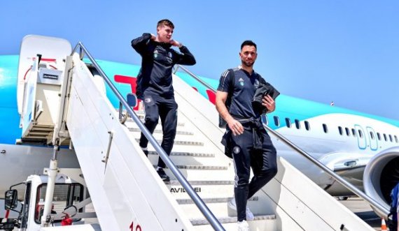 “Arritëm në të bukurën Shqipëri”, aeroplani i Feyenoordit mbërrin në Tiranë