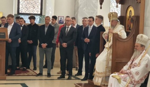 Petkoviq në Kosovë, merr pjesë në liturgjinë e Kishës në Prizren i shoqëruar nga ministri Rakiq