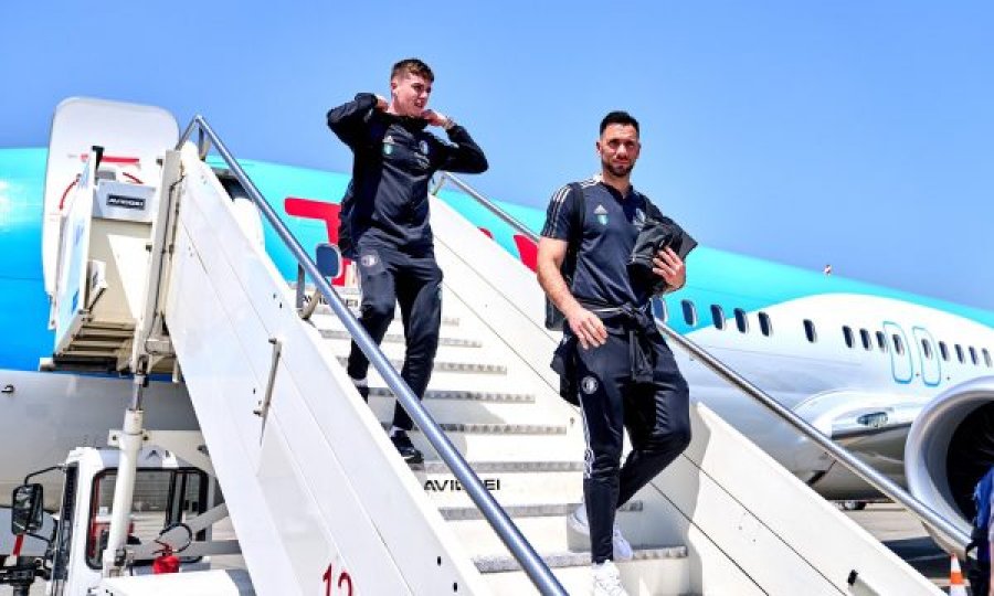 “Arritëm në të bukurën Shqipëri”, aeroplani i Feyenoordit mbërrin në Tiranë