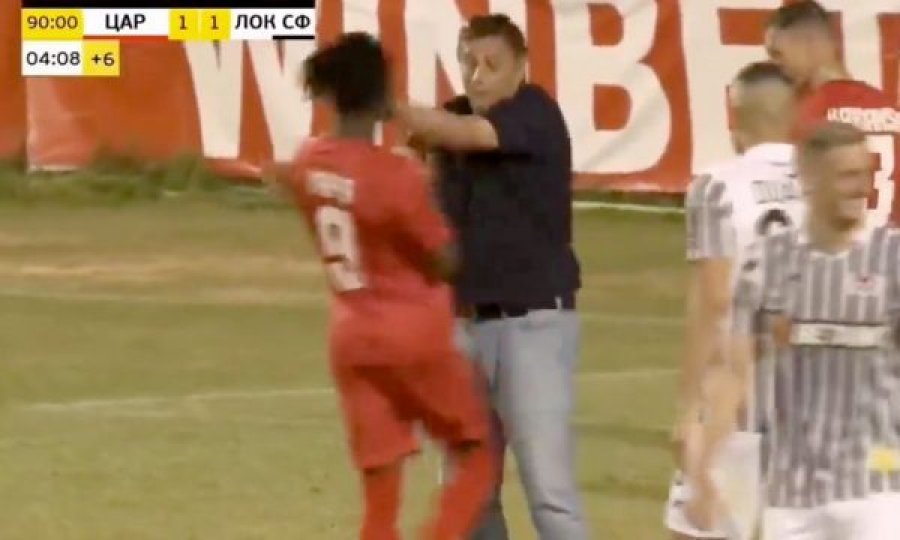 Pronari i klubit futet në fushë dhe vendos se kush duhet ta gjuajë penalltinë